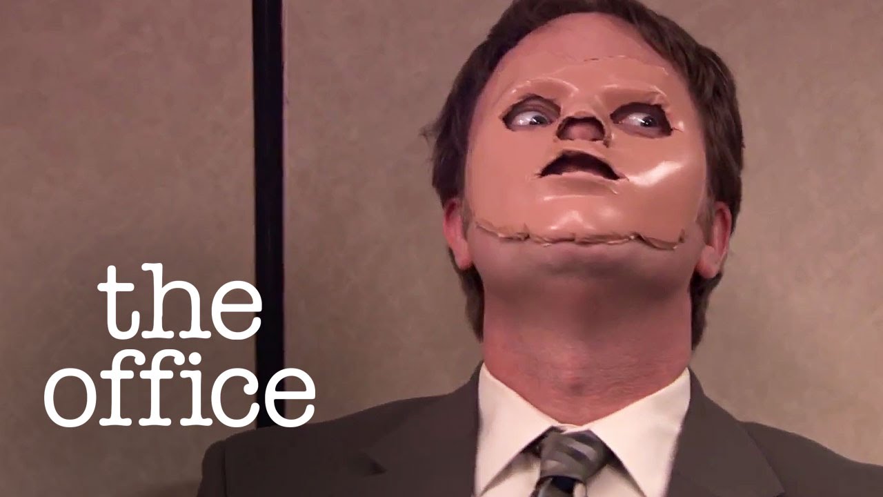 The office - Dwight com máscara no rosto